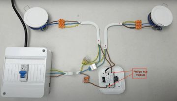 Philips Hue Wall Switch Module — Interrupteur Philips Hue : lequel choisir en 2026 ?